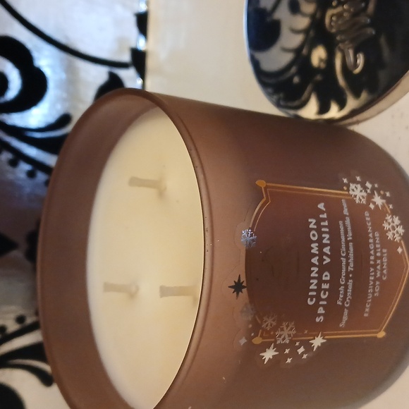 Cinnamon Spiced Vanilla 3 Wick Soy Candle - Picture 2 of 2